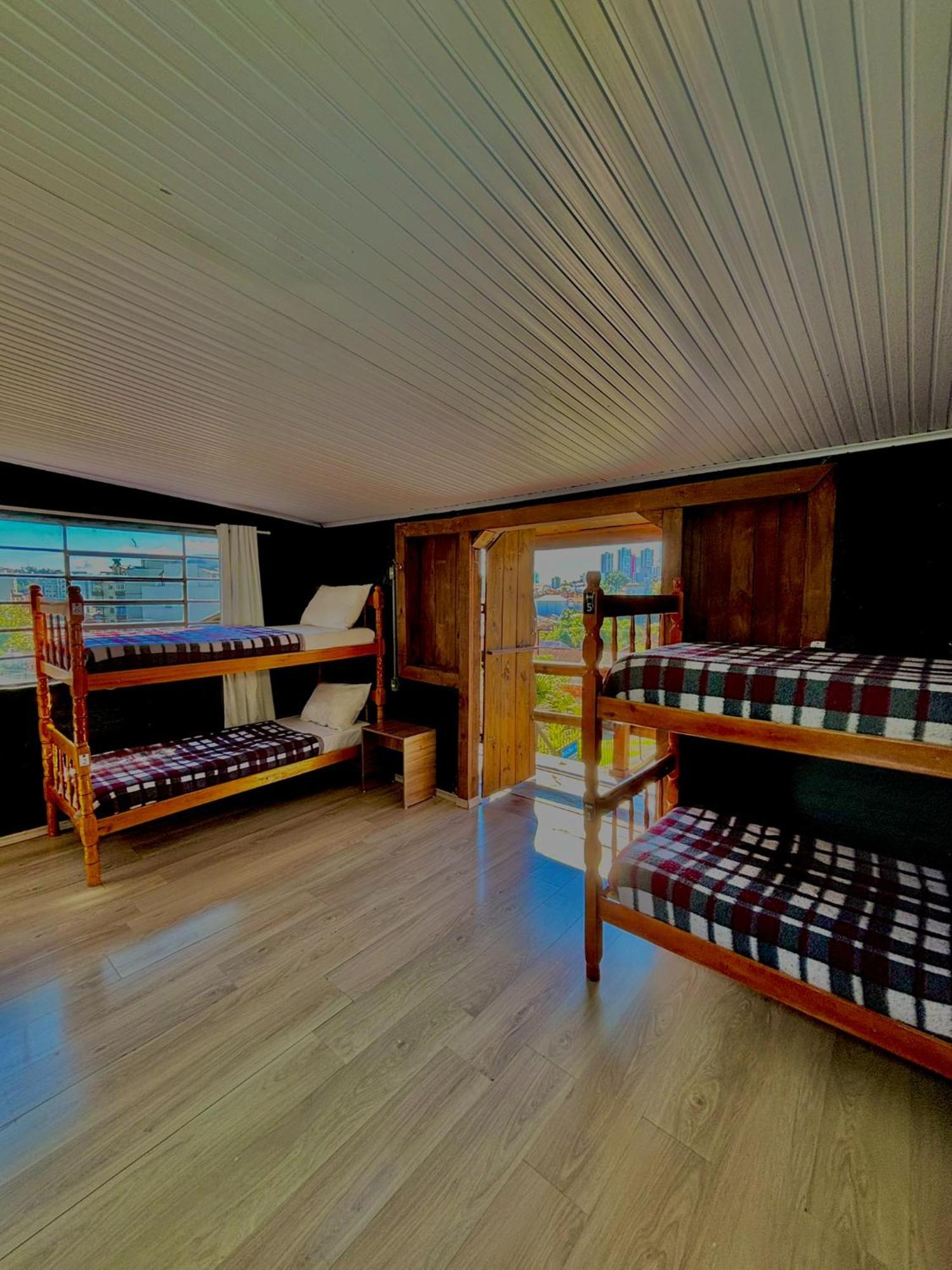 Casa do Rogério Hostel Caxias do Sul Esterno foto
